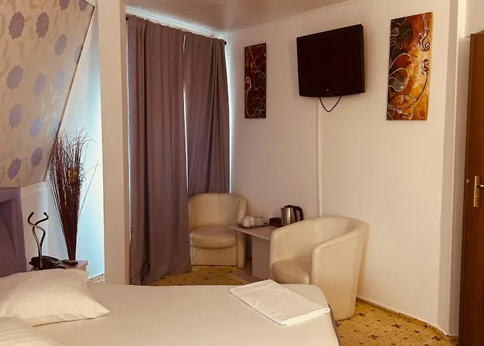 Hotel Zava Civic Center 3*