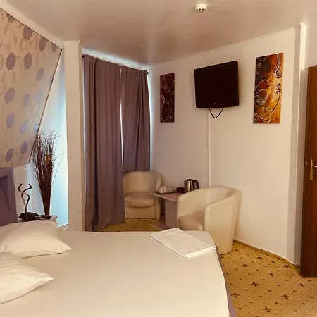 Hotel Zava Civic Center 3*