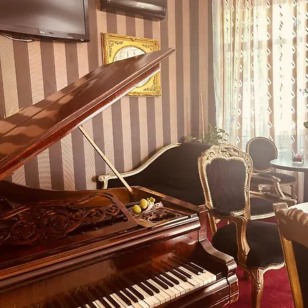 Zava Civic Center 3*